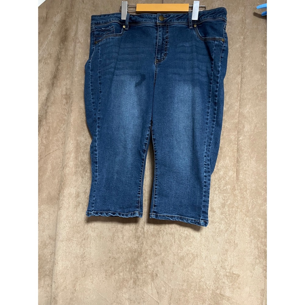 Womens Medium Wash Denim Capri Jeans Cropped Stretch Five Pocket Blue Pants